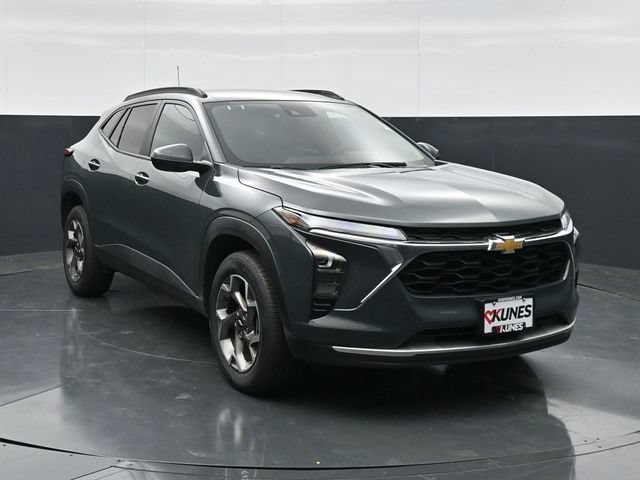 Used 2025 Chevrolet Trax LT w/ LT Convenience Package FWD image 4