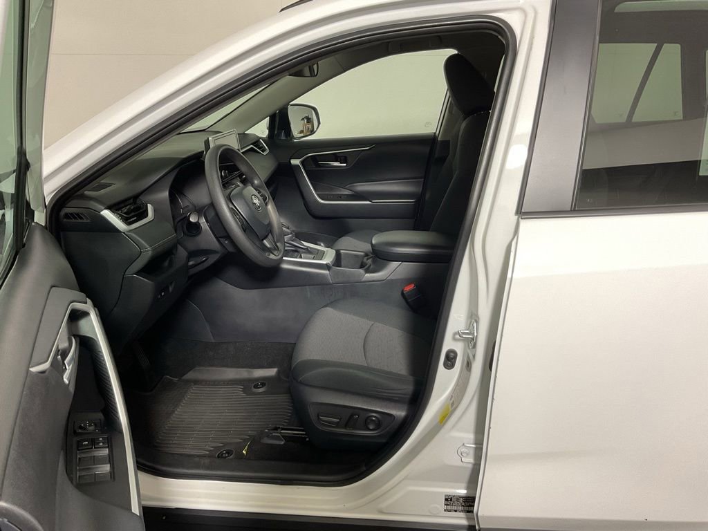 Used 2024 Toyota RAV4 XLE AWD/4WD image 20