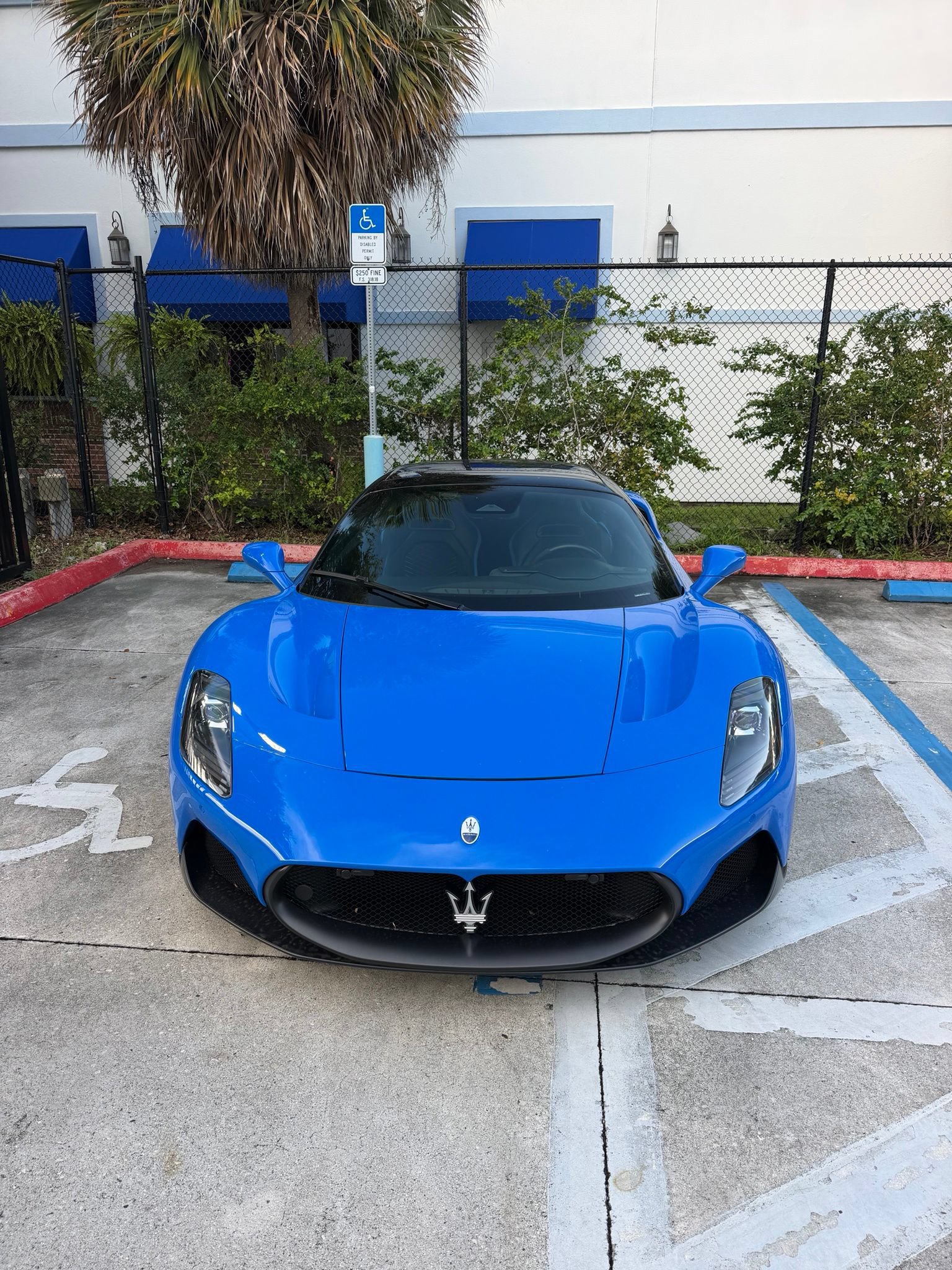 Used 2023 Maserati MC20 Spyder RWD image 2