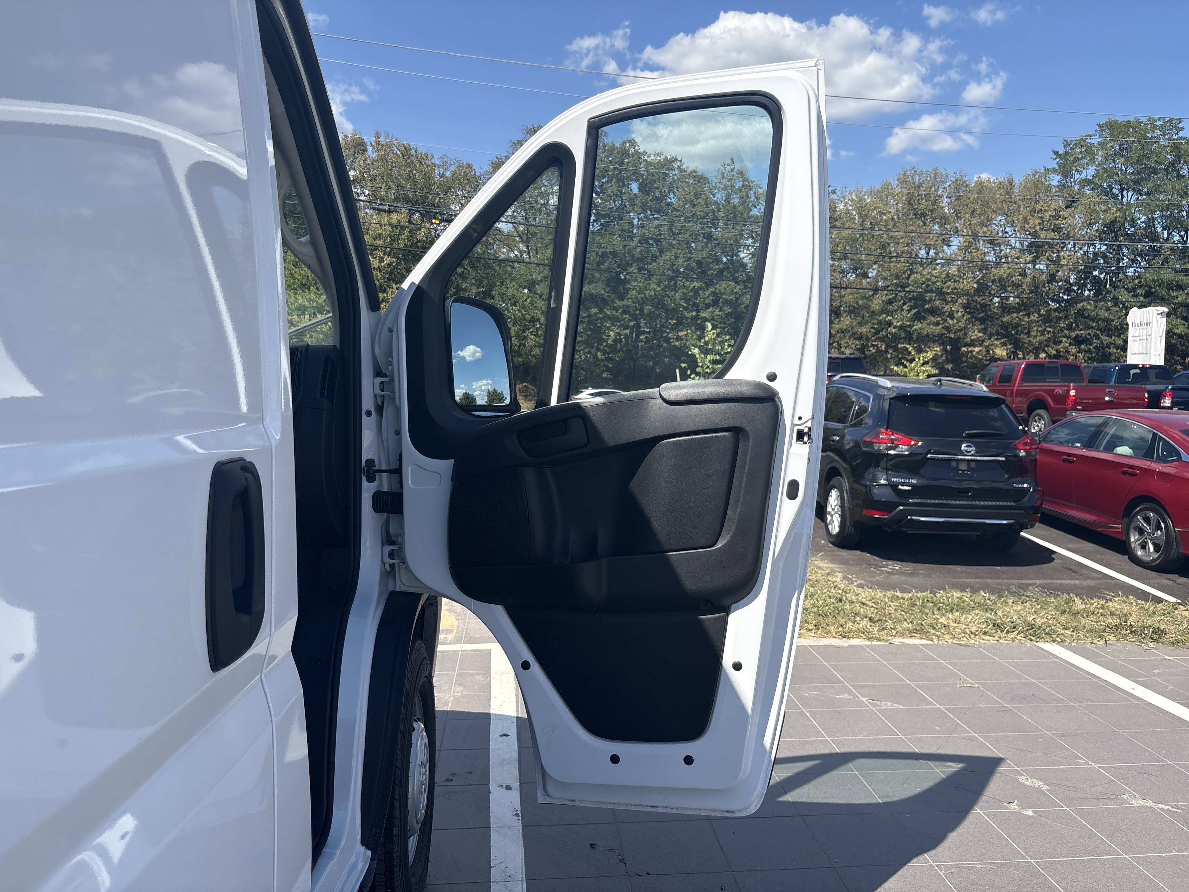 New 2025 RAM ProMaster 2500 w/ Convenience Group FWD image 8
