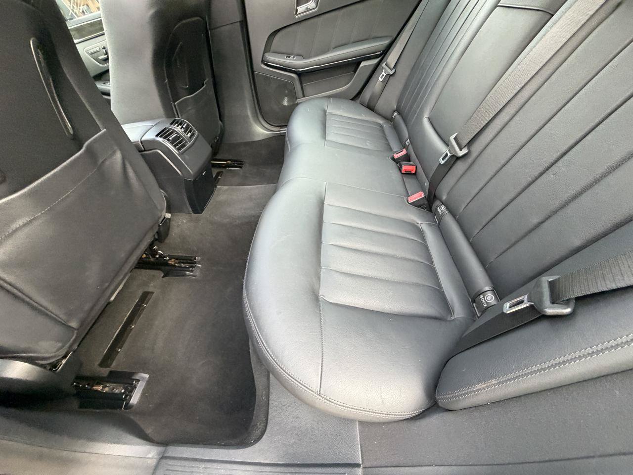 Used 2010 Mercedes-Benz E 550 Sedan image 32