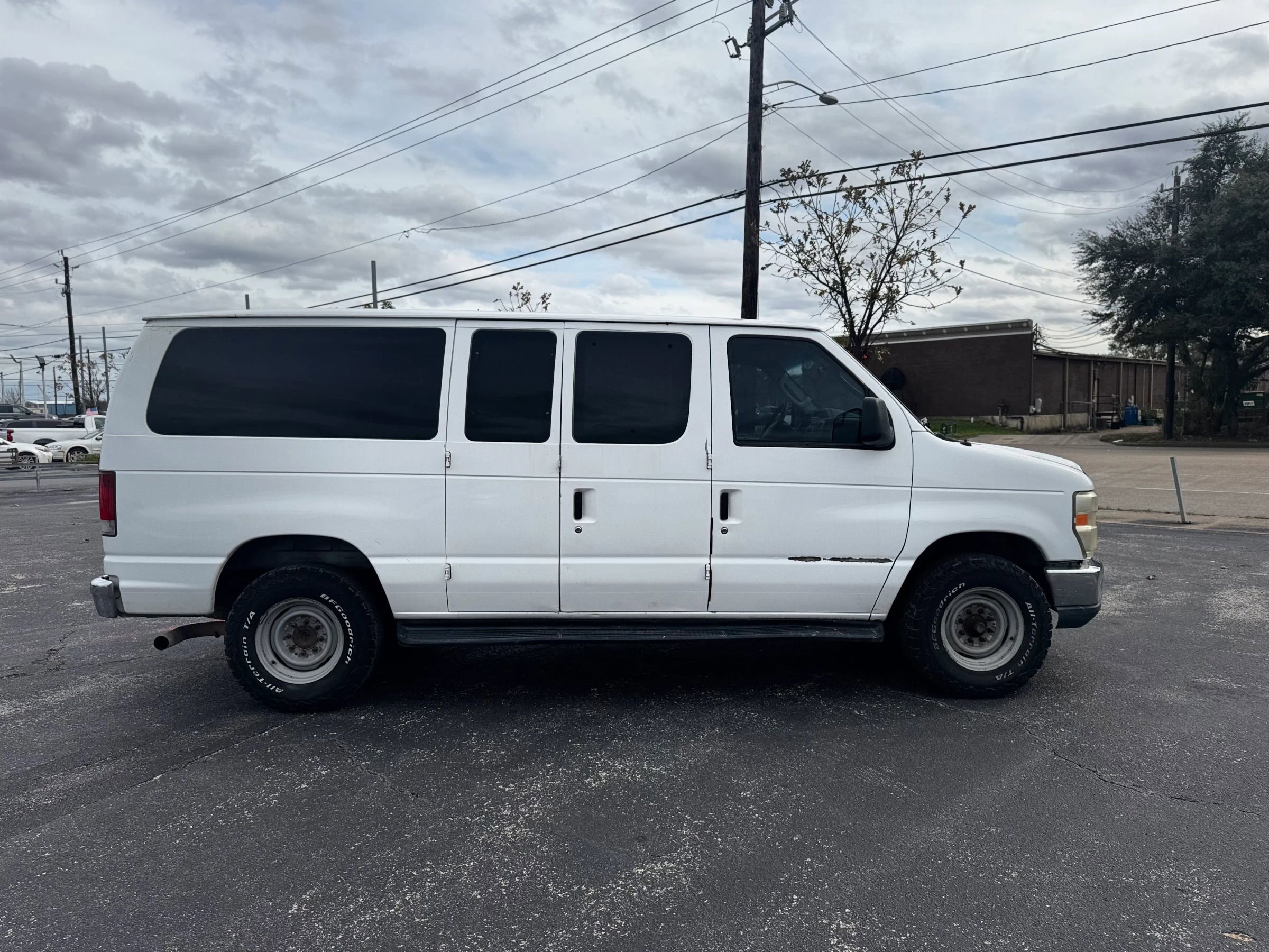 Used 2010 Ford E-350 and Econoline 350 XL image 4