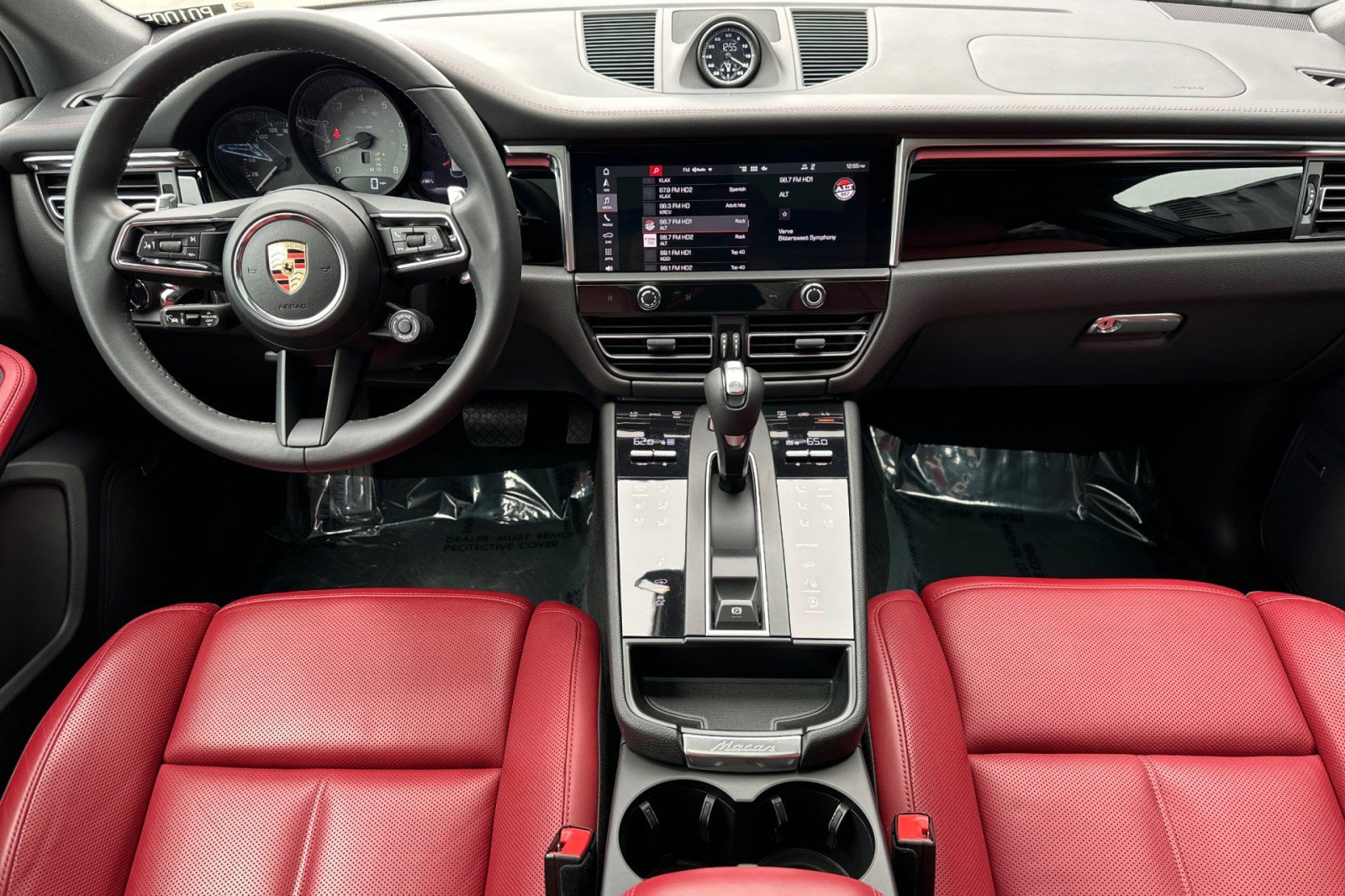 Certified 2024 Porsche Macan S AWD/4WD image 6