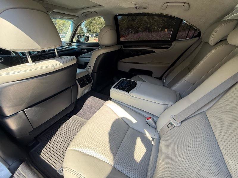 Used 2015 Lexus LS 460 L w/ Ultra Luxury Package AWD/4WD image 12