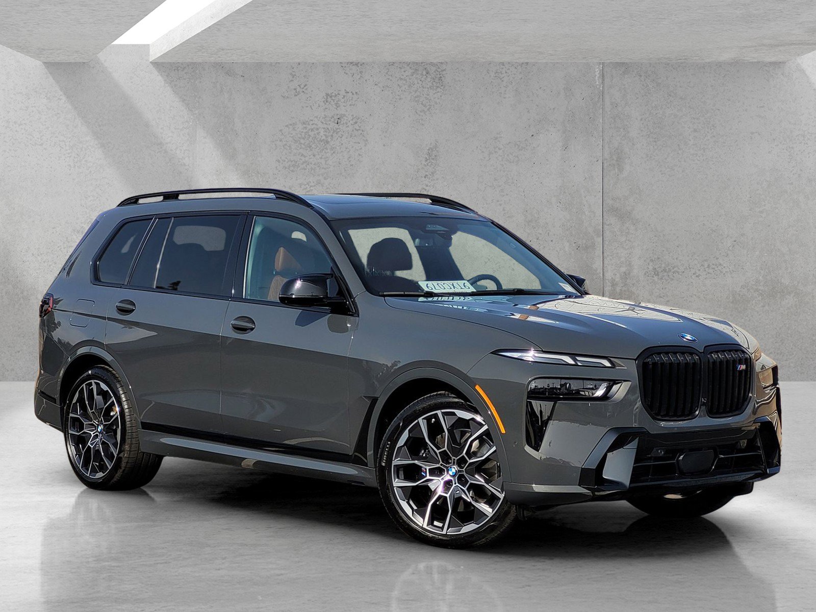 Used 2025 BMW X7 M60i w/ Climate Comfort Package image 1