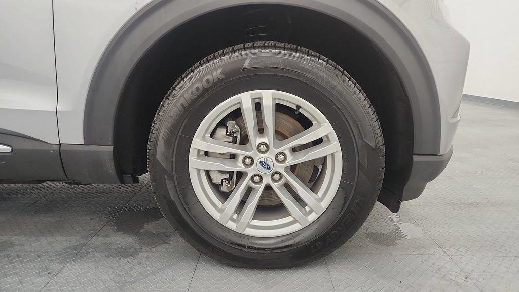 Used 2023 Ford Explorer XLT AWD/4WD image 23