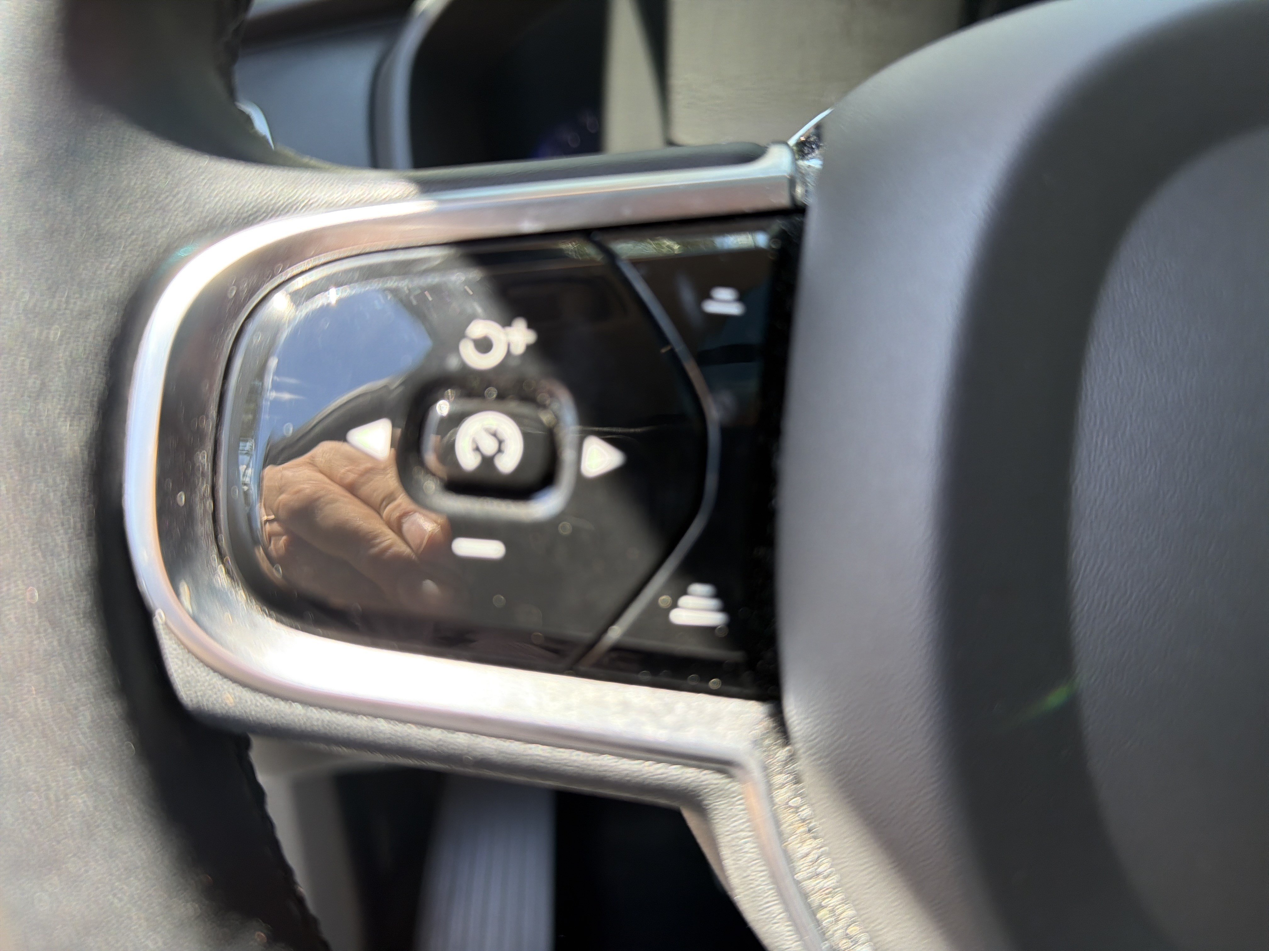 Used 2023 Volvo XC90 B6 Plus AWD/4WD image 18