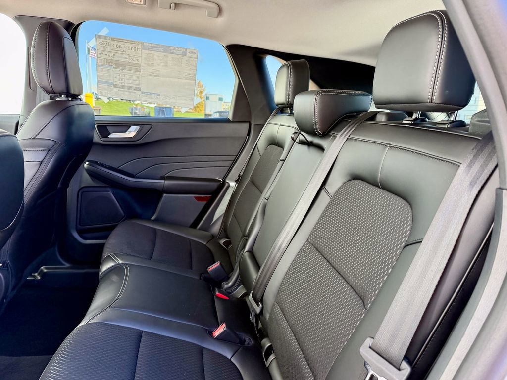 Certified 2025 Ford Escape SE image 11