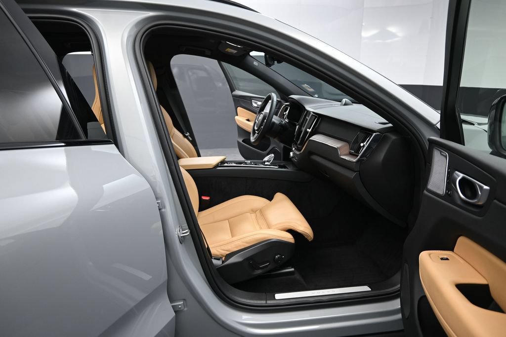 Used 2024 Volvo XC60 B5 Ultimate w/ Protection Package Premier AWD/4WD image 22
