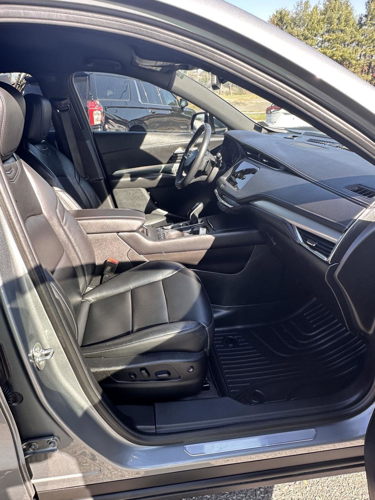 Used 2023 Cadillac XT4 Premium Luxury image 10