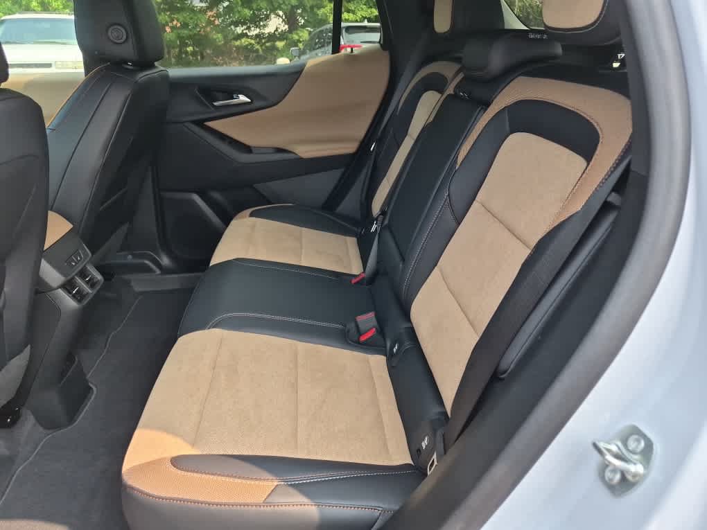 New 2026 Chevrolet Equinox ACTIV w/ Convenience Package III AWD/4WD image 32