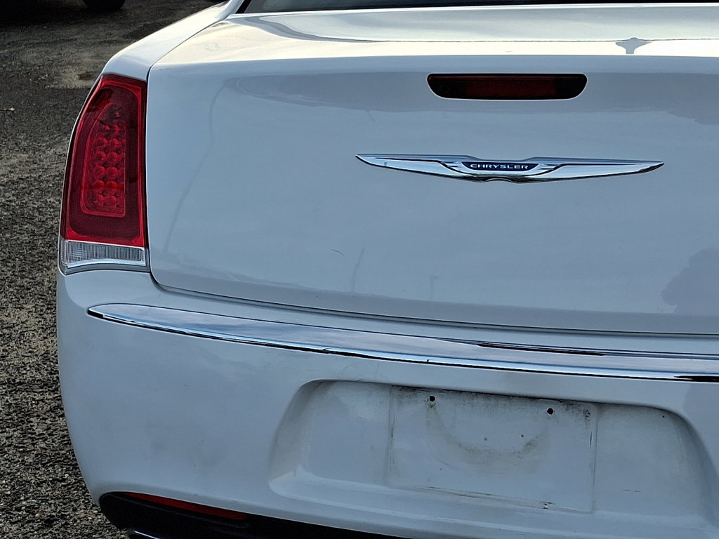 Used 2018 Chrysler 300 Limited image 17