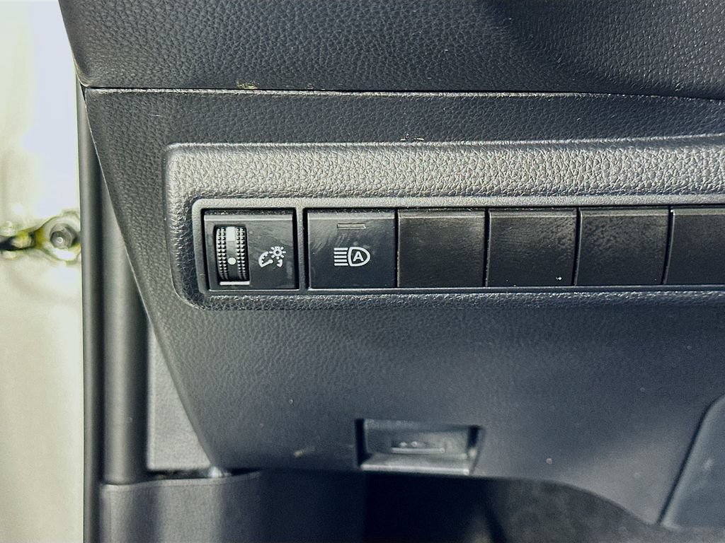 Used 2022 Toyota Corolla SE FWD image 21