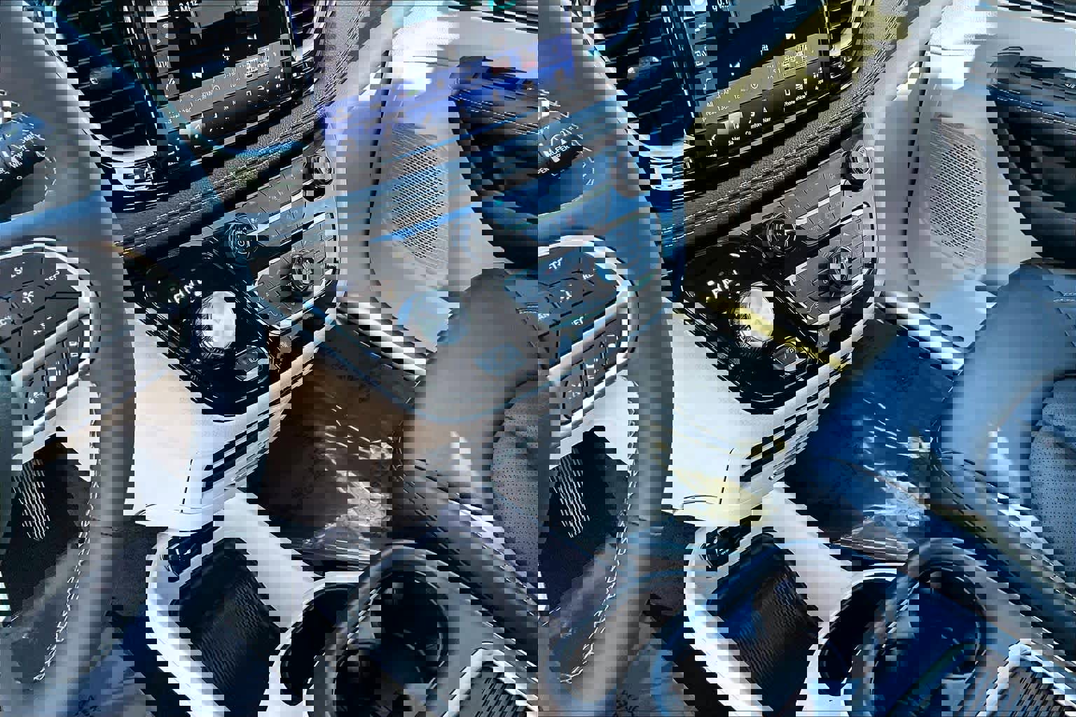 Used 2024 Chrysler Pacifica Select image 16