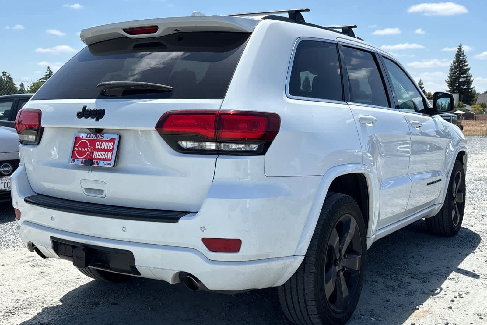 Used 2015 Jeep Grand Cherokee Altitude RWD image 3