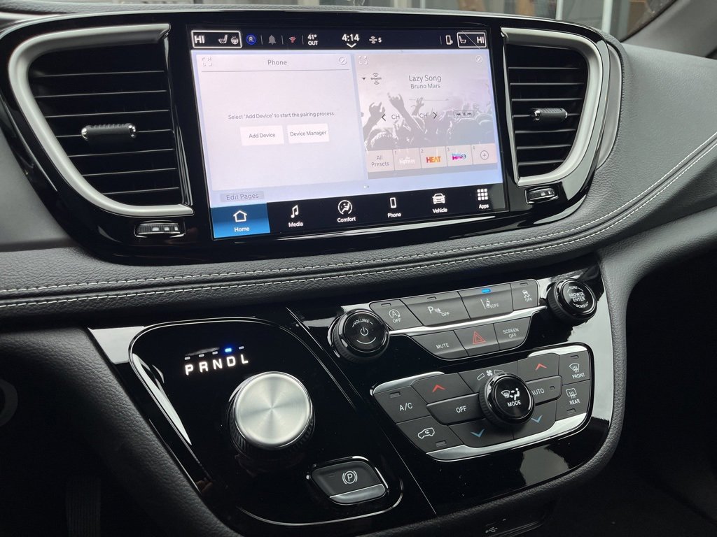 New 2026 Chrysler Pacifica Select image 3