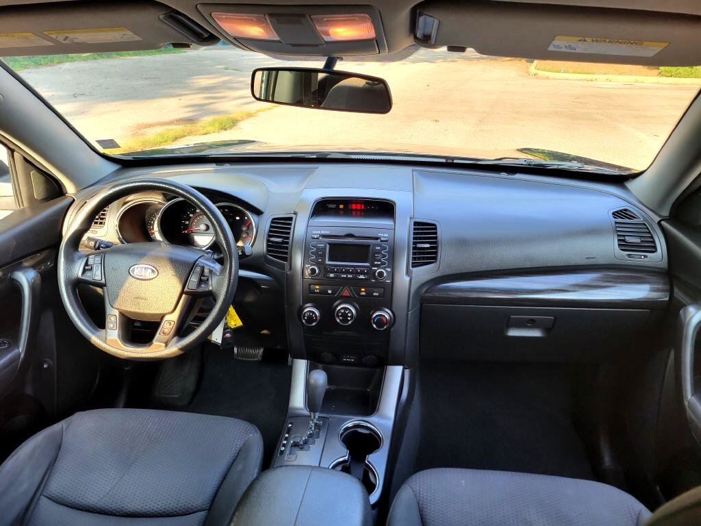 Used 2011 Kia Sorento LX image 15