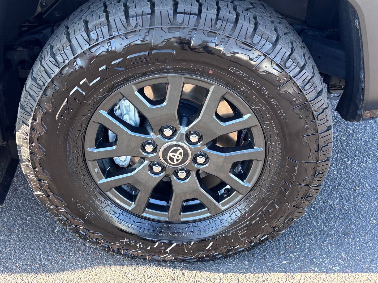 Used 2025 Toyota 4Runner SR5 AWD/4WD image 11