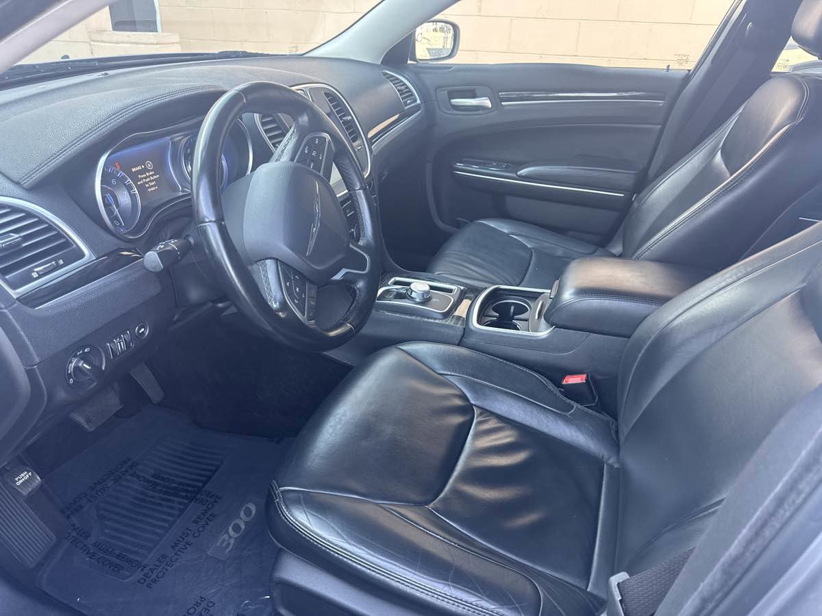 Used 2016 Chrysler 300 Limited image 9