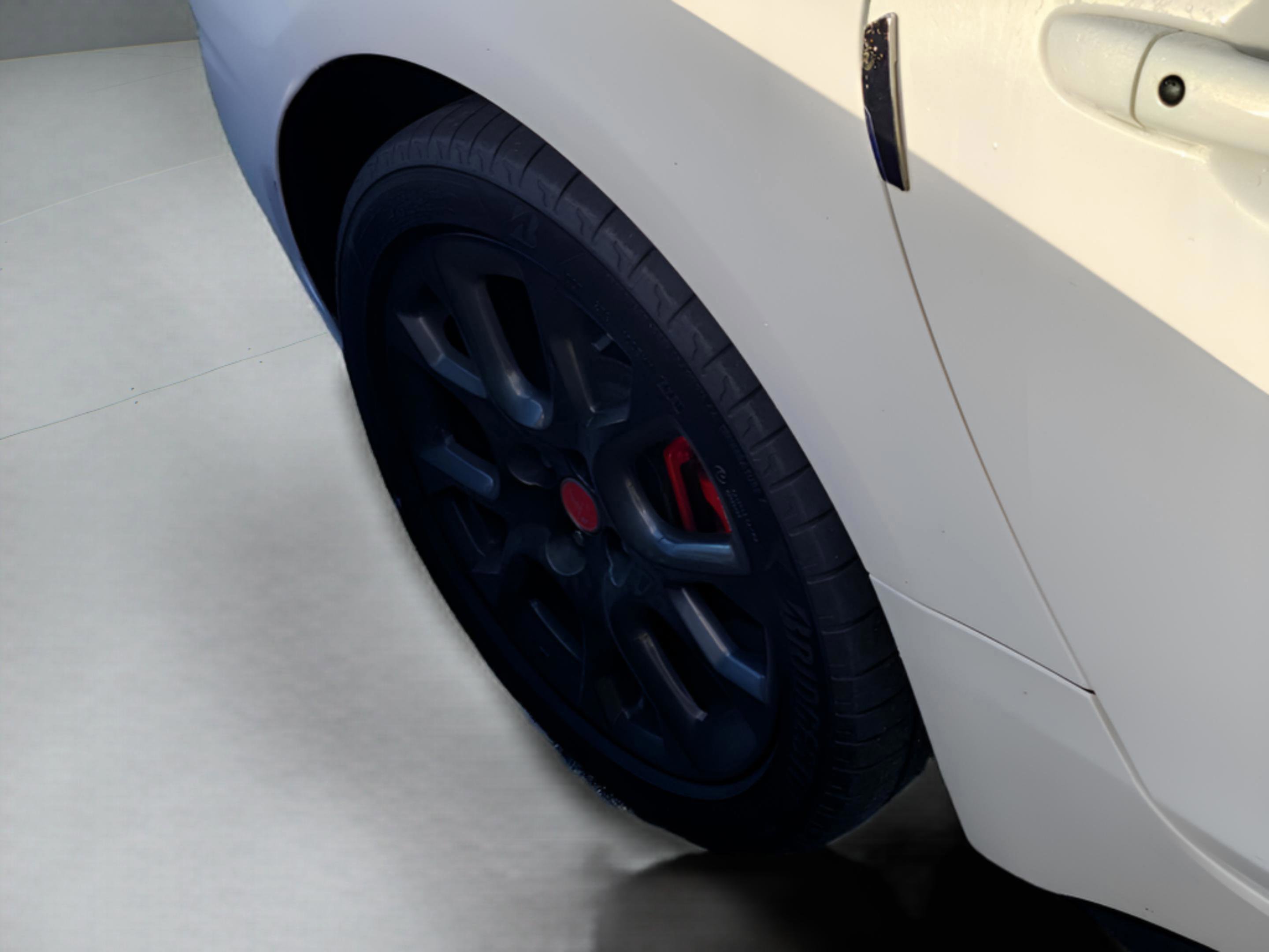 Used 2017 FIAT 124 Spider Abarth image 31