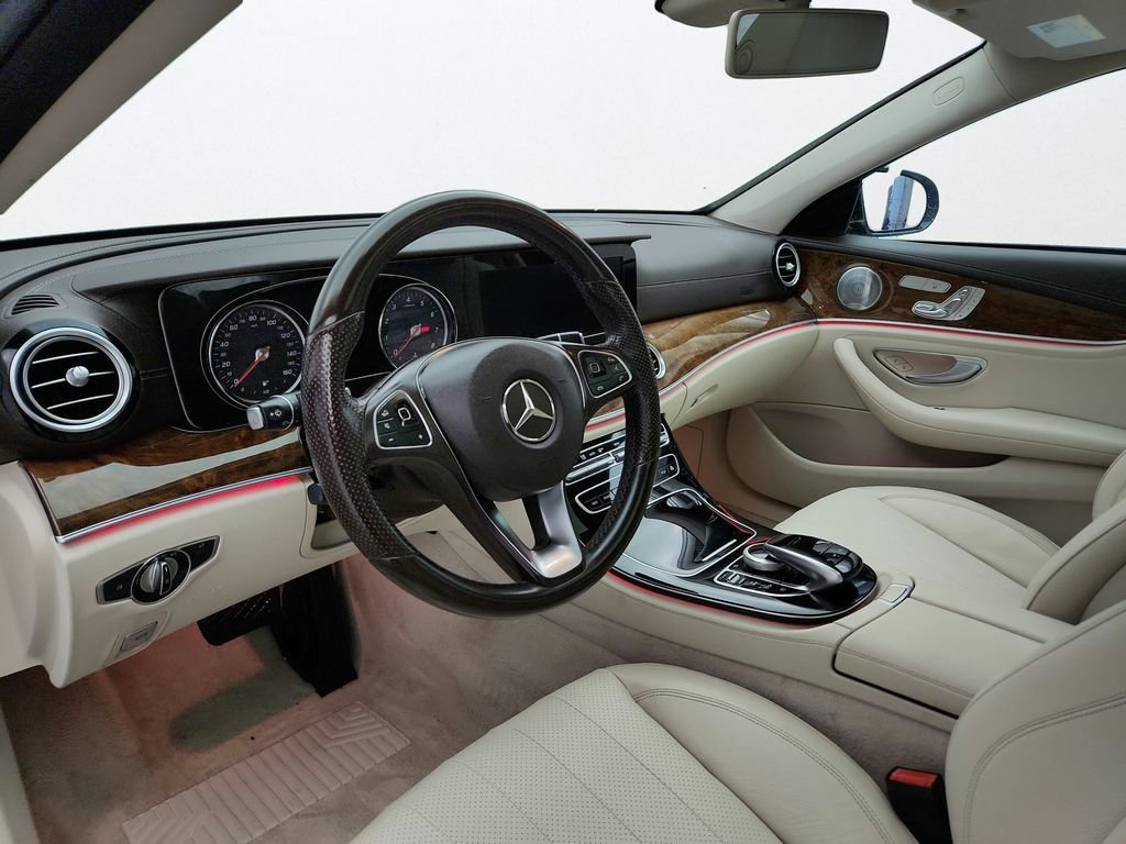 Used 2017 Mercedes-Benz E 300 4MATIC image 9