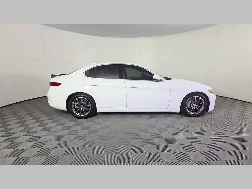 Used 2020 Alfa Romeo Giulia RWD image 35