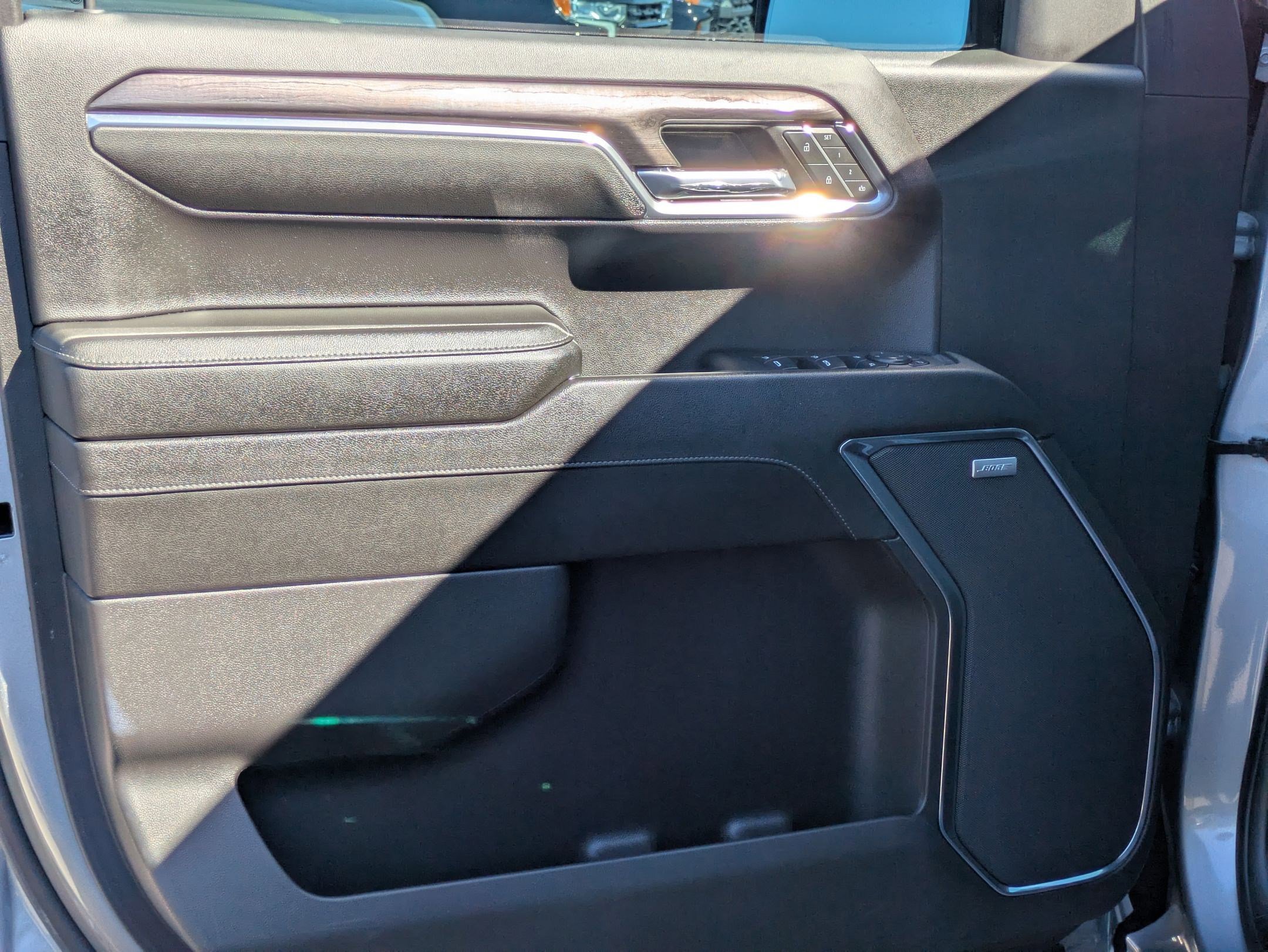 Used 2023 Chevrolet Silverado 1500 LTZ w/ Z71 Off-Road Package image 11