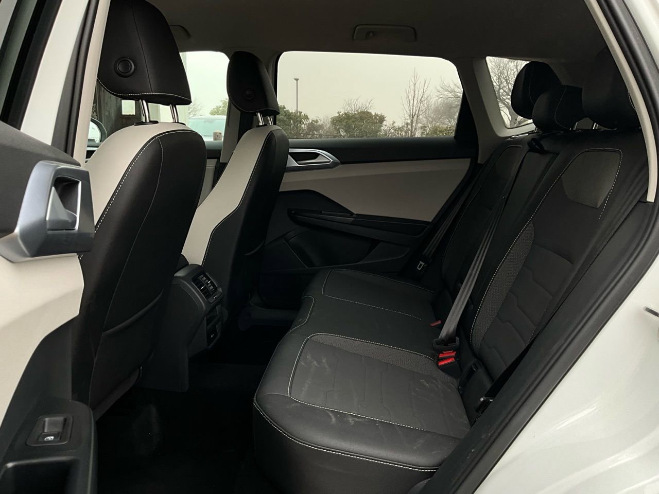 Used 2025 Volkswagen Taos SE image 12