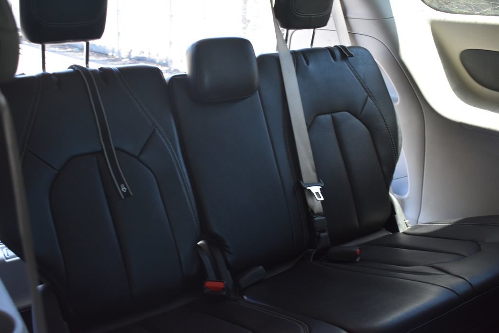 Used 2024 Chrysler Pacifica Touring-L FWD image 28