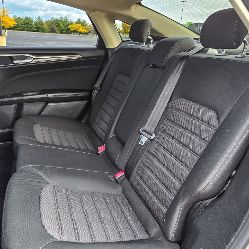 Used 2020 Ford Fusion SE FWD image 20