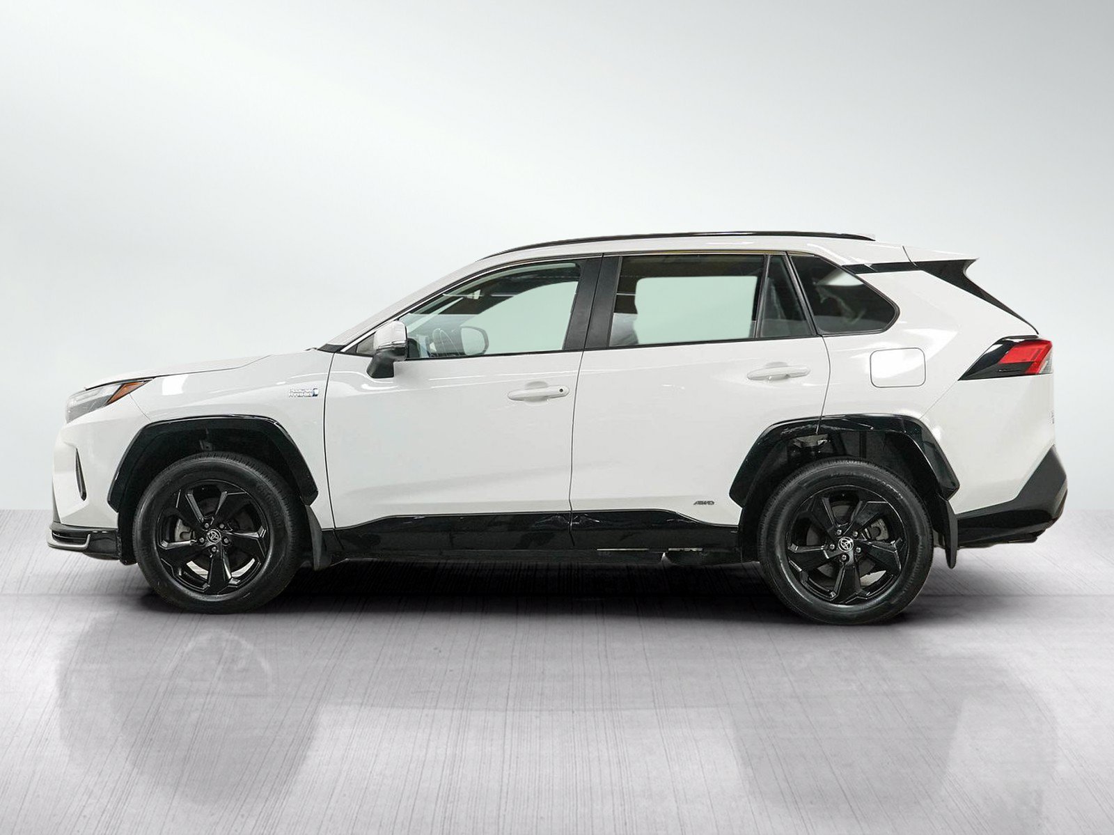 Used 2023 Toyota RAV4 SE AWD/4WD image 2