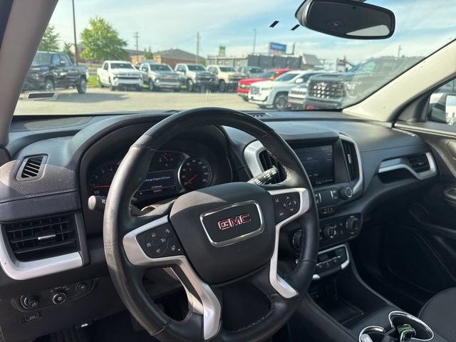 Used 2024 GMC Terrain SLT AWD/4WD image 11