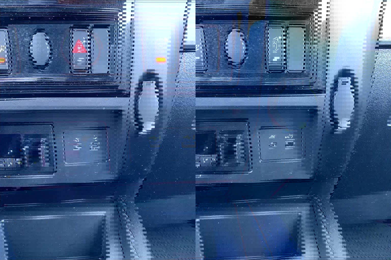 Used 2023 Nissan Titan PRO-4X image 34