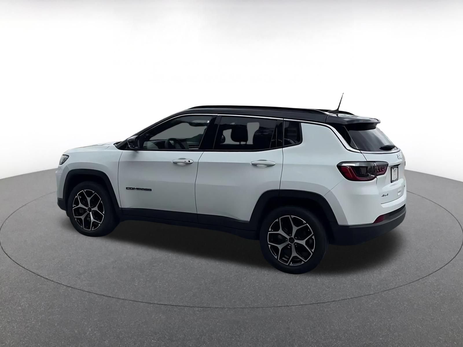 Used 2025 Jeep Compass Limited AWD/4WD image 9