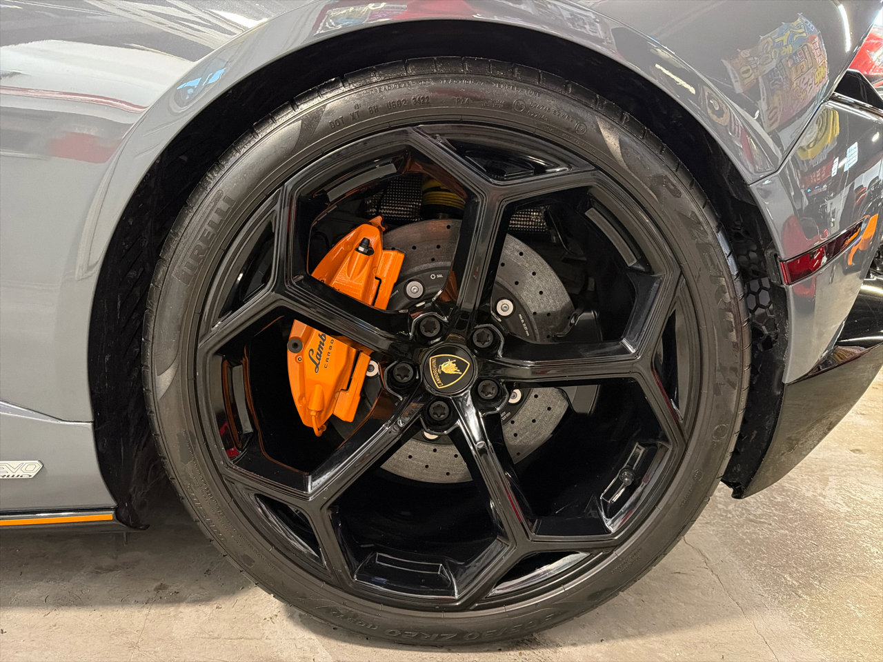 Used 2022 Lamborghini Huracan EVO image 23