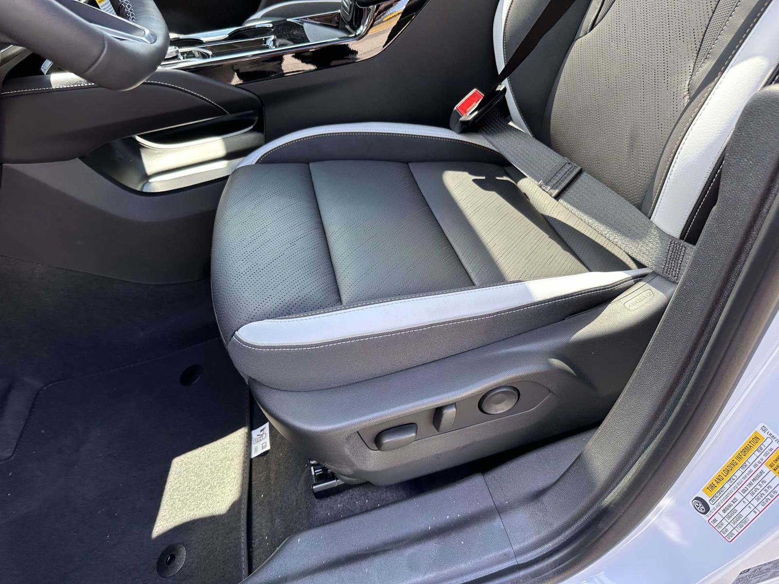 New 2025 Buick Envision Sport Touring image 16