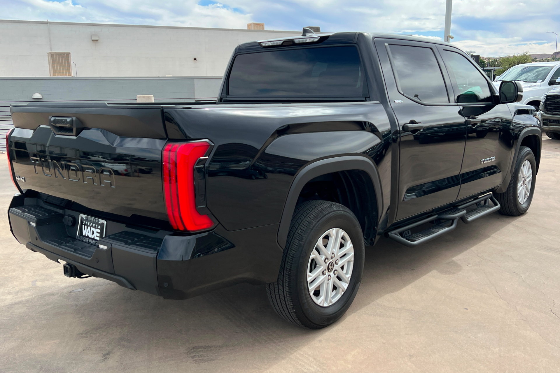 Used 2023 Toyota Tundra SR5 w/ SR5 Convenience Package AWD/4WD image 5