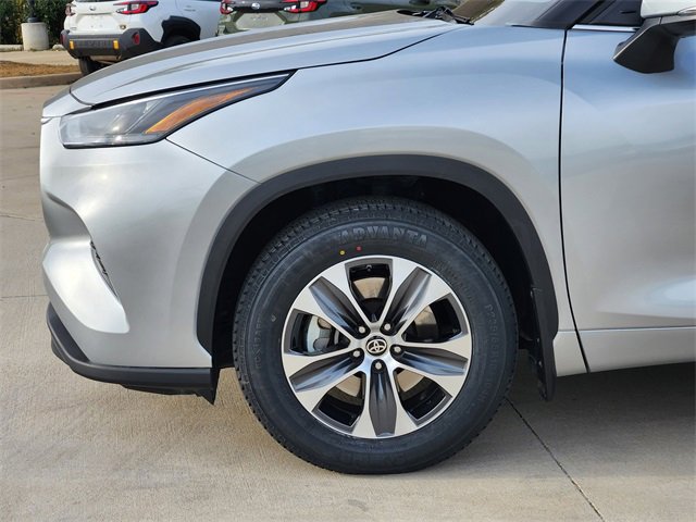Used 2023 Toyota Highlander XLE image 8