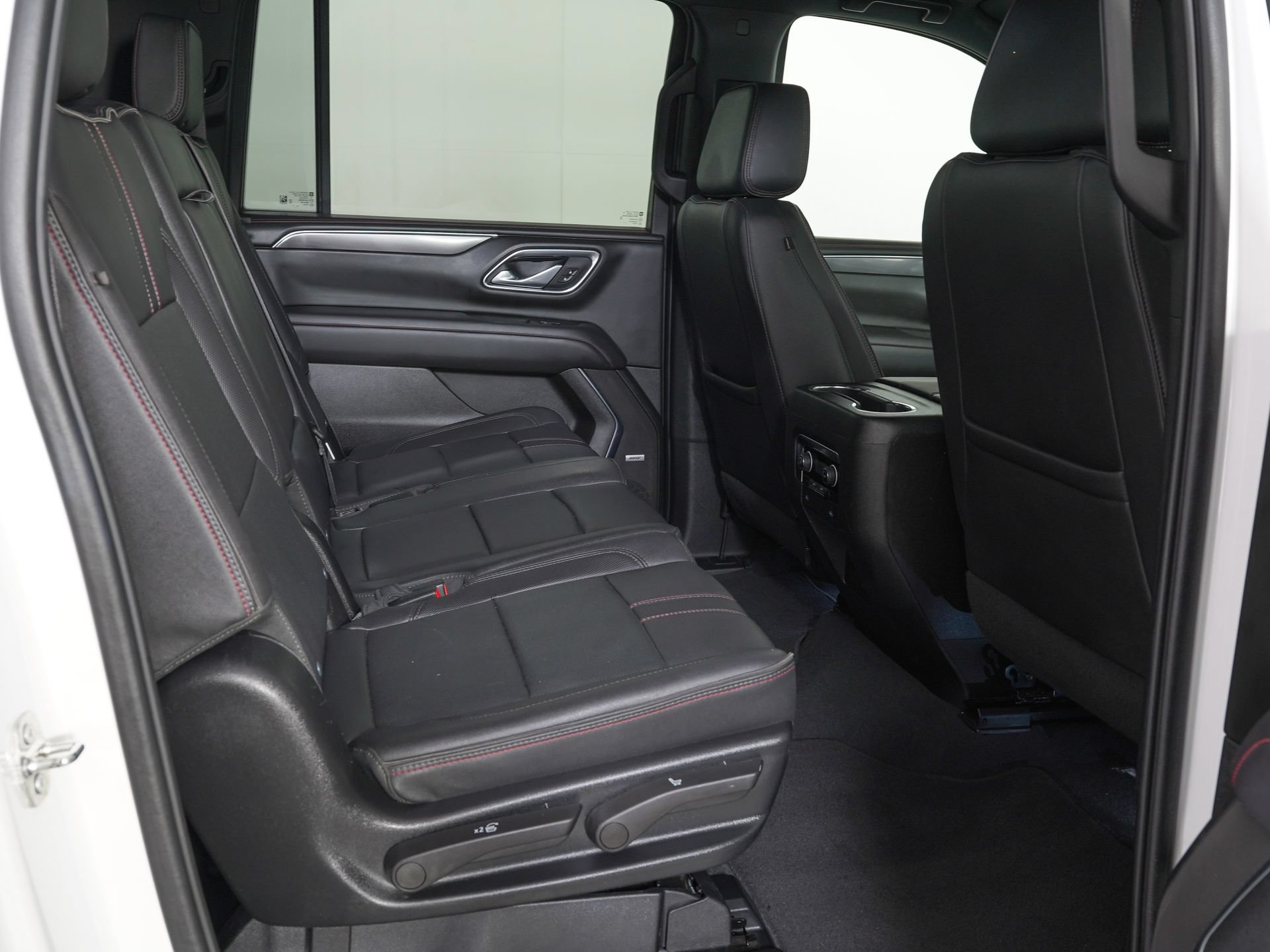 Used 2024 Chevrolet Suburban RST RWD image 9