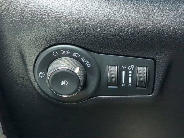 Certified 2023 Jeep Compass Latitude w/ Sun and Sound Group AWD/4WD image 27
