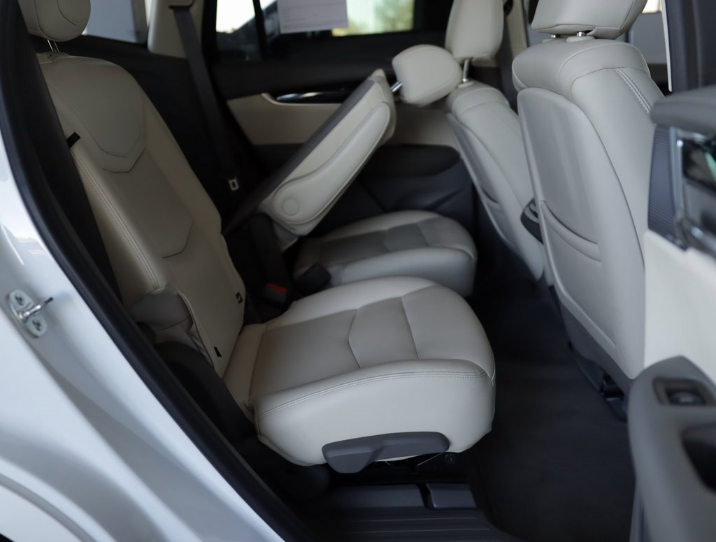 Used 2025 Cadillac XT6 Premium Luxury image 33