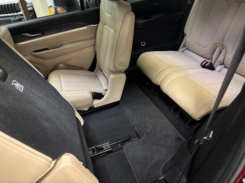 Used 2023 Jeep Grand Cherokee L Limited AWD/4WD image 30