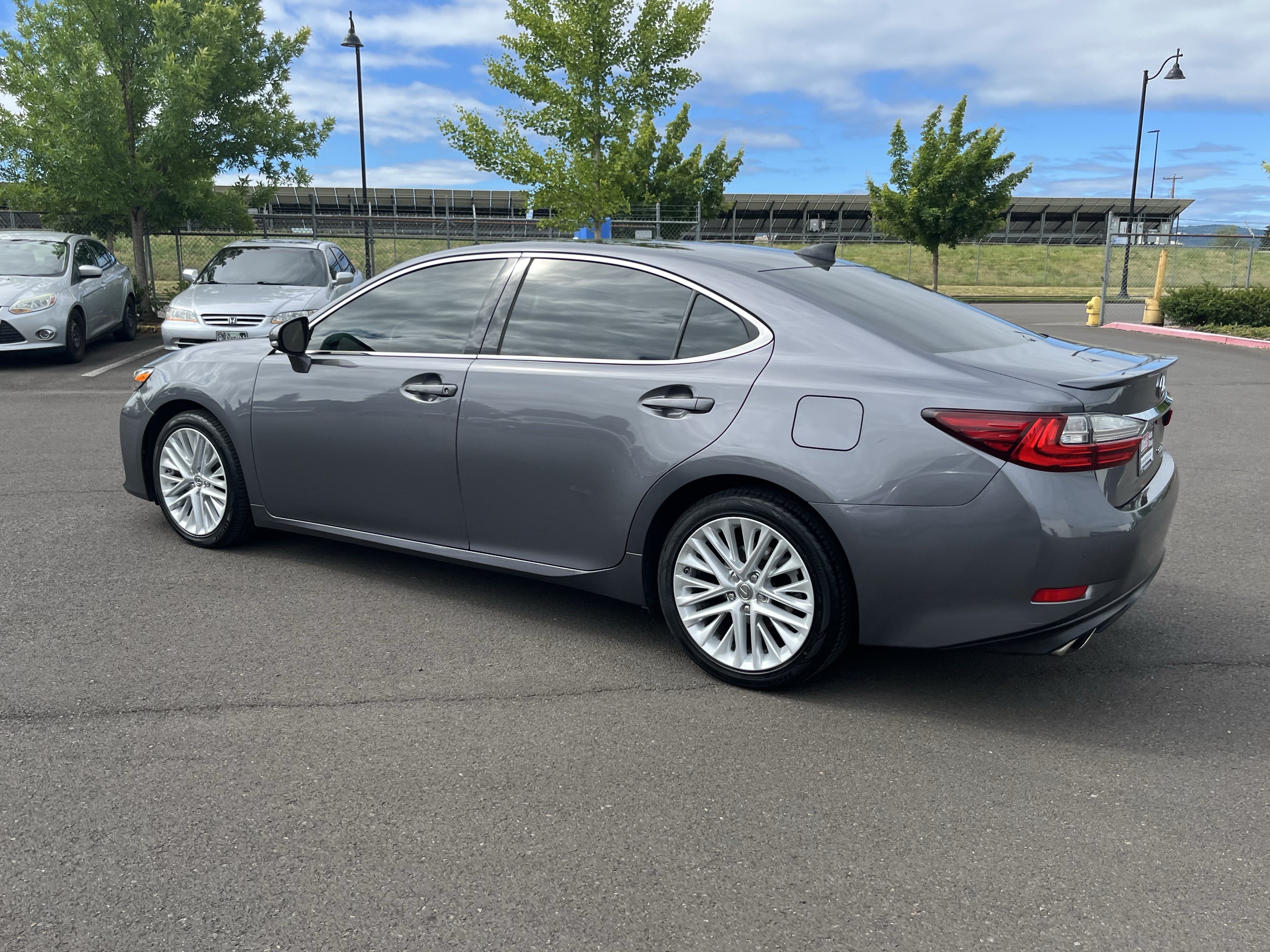 Used 2016 Lexus ES 350 w/ Luxury Package w/Wood Trim FWD image 3