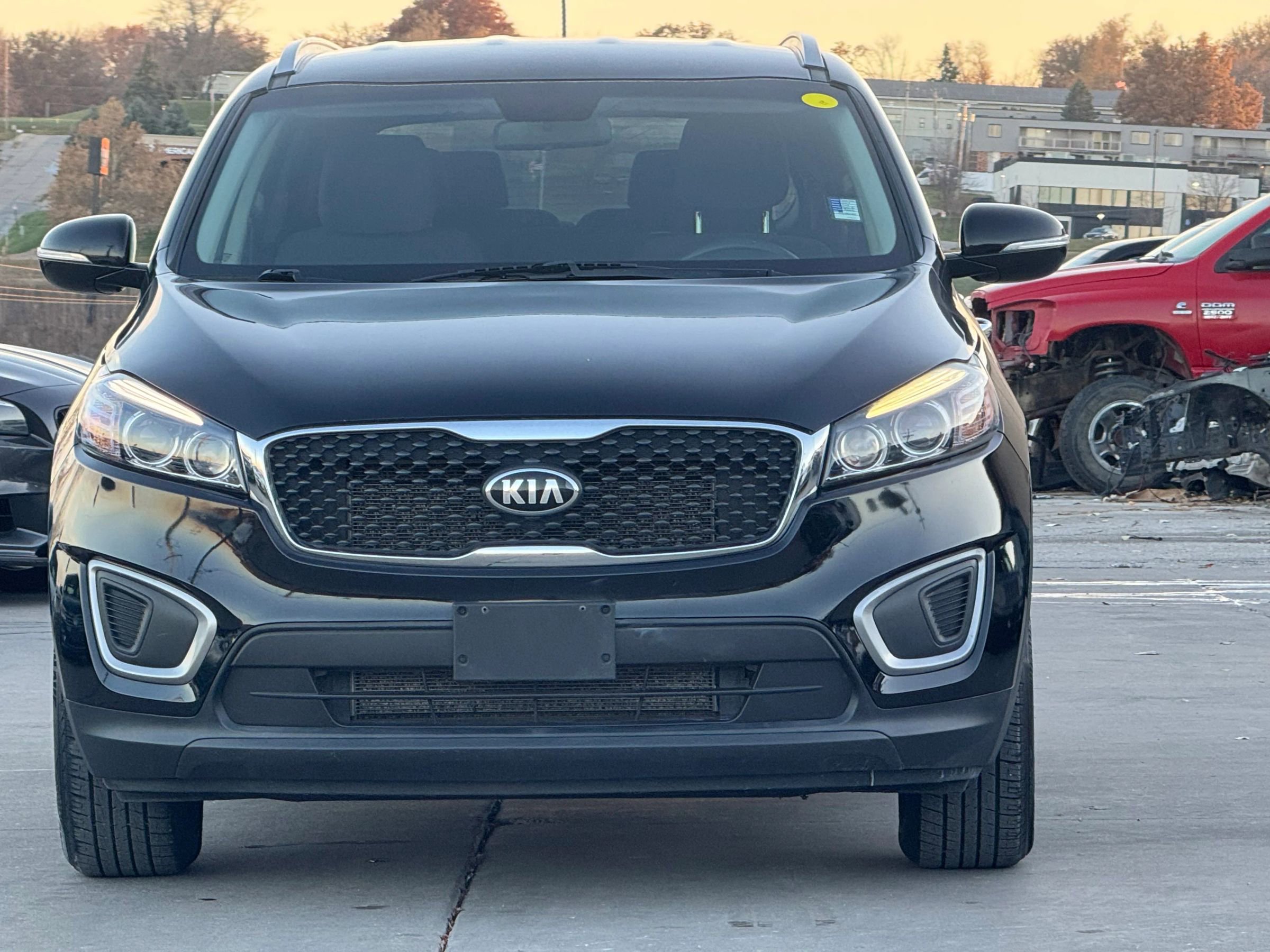 Used 2017 Kia Sorento LX Sport Utility 4D image 2