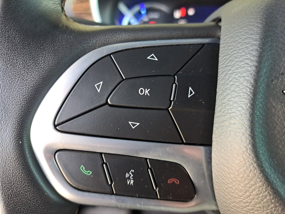 Used 2021 Chrysler Pacifica Pinnacle FWD image 38