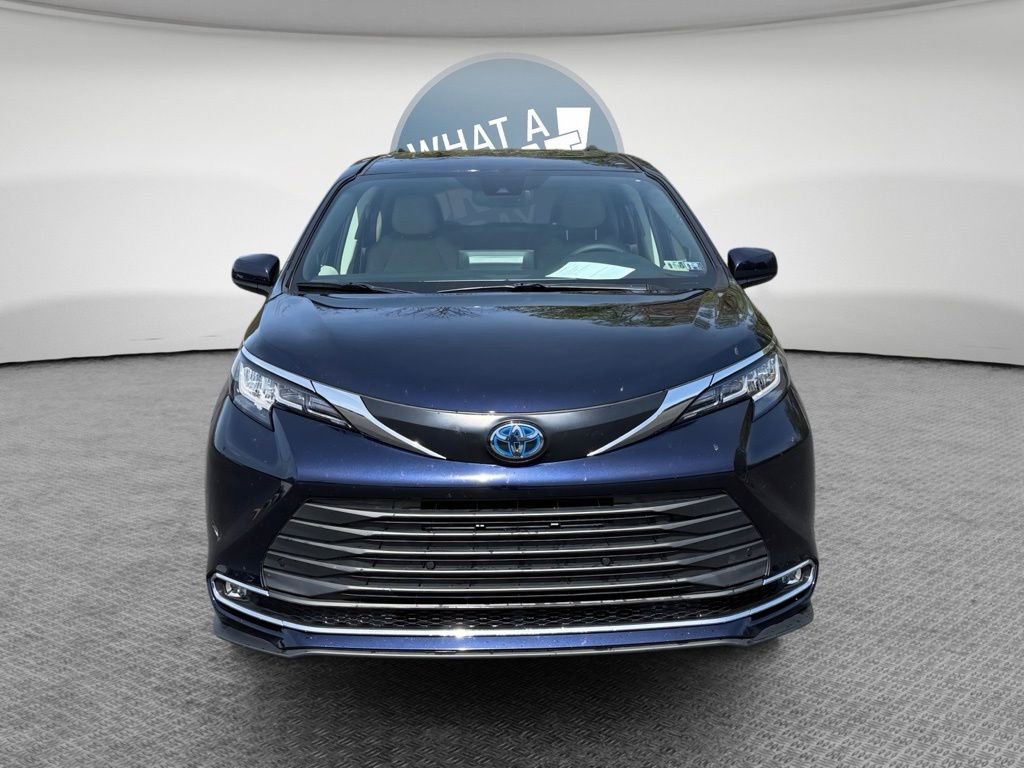 Used 2023 Toyota Sienna XLE w/ XLE Plus Package FWD image 8