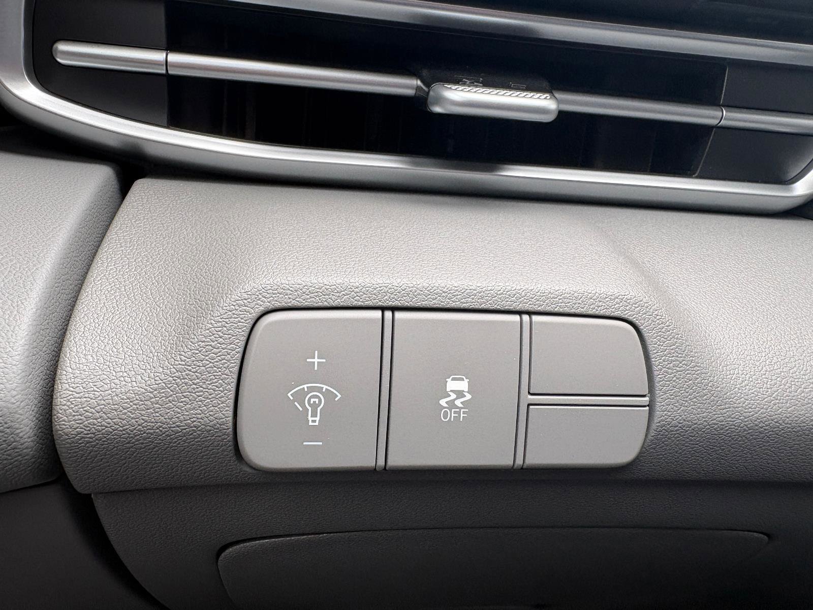 New 2025 Hyundai Elantra Sport FWD image 30