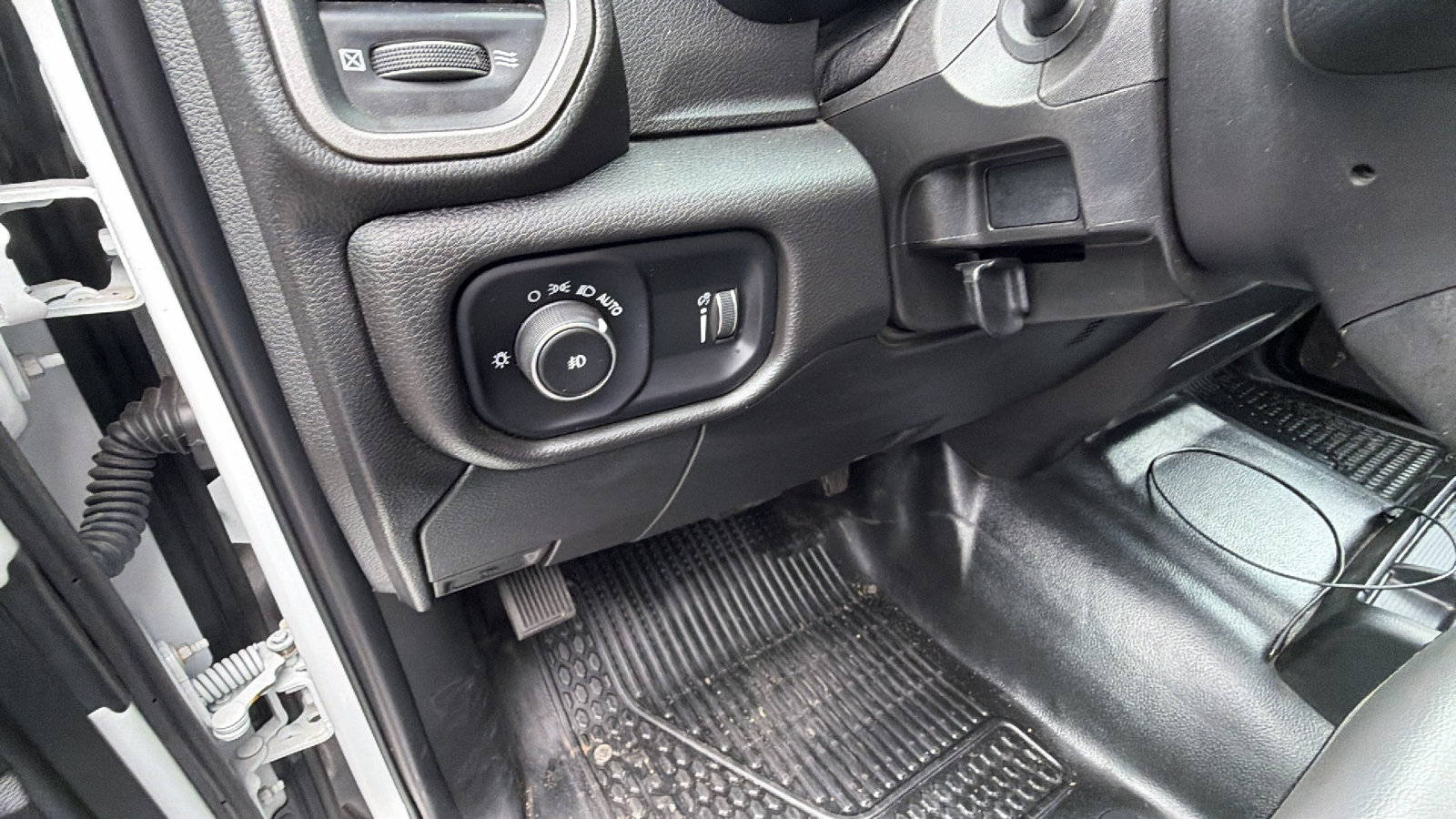 Used 2024 RAM 5500 Tradesman w/ Chrome Appearance Group AWD/4WD image 24