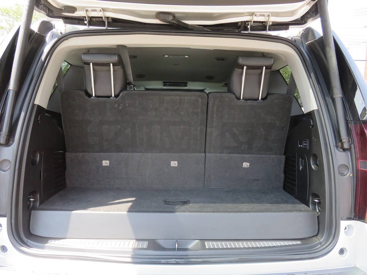 Used 2018 Chevrolet Tahoe Premier AWD/4WD image 28