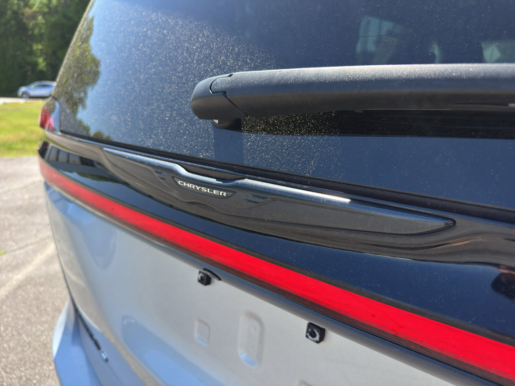 Used 2022 Chrysler Pacifica Touring-L w/ S Appearance Package FWD image 6